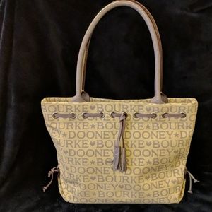 Dooney & Bourke Handbag💜🌼